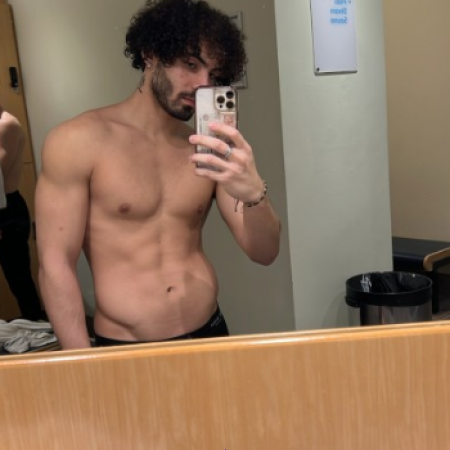 I’m 21 yrs, Brazilian looking for a fun night, love drink and Netflix, watch “friends” or some humor series, my favourite movie is “magic Mike”, Japanese food always welcome